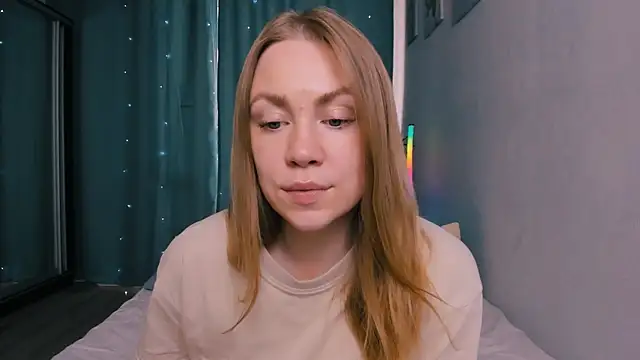 InsatiableFoxX online show from April 23, 12:29 pm