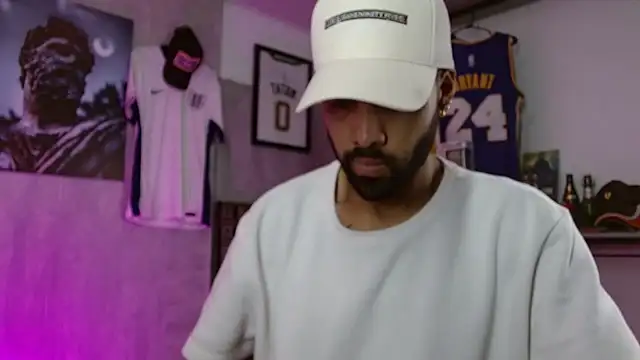 Snapshot of Hendry_ chatting on December 20, 1:45 am Hendry online show from December 20, 1:45 am