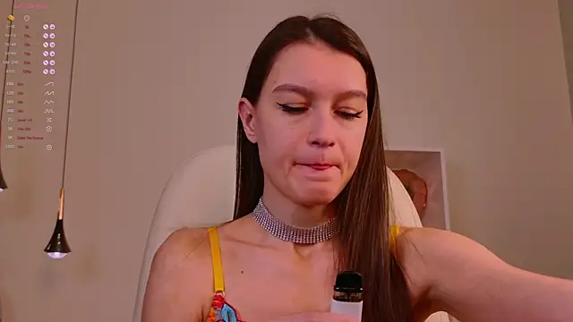 Snapshot of Alice__grace chatting on January 31, 4:47 am Alice  grace online show from January 31, 4:47 am