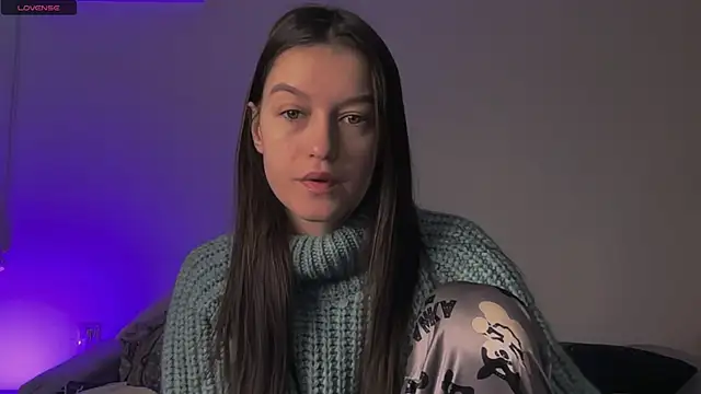 Snapshot of Alice__grace chatting on February 19, 2:23 pm Alice  grace online show from February 19, 2:23 pm