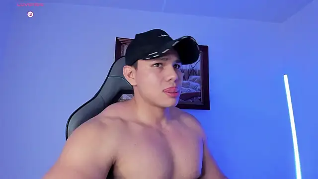 Snapshot of RoyConstance chatting on February 4, 3:23 am RoyConstance online show from February 4, 3:23 am