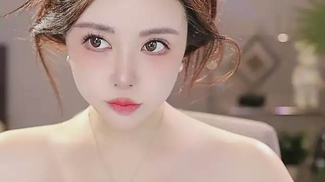 Qiaoqiao  online show from January 15, 3:27 pm