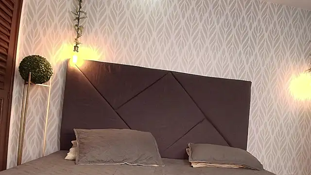 flavia cruz online show from November 11, 7:25 pm