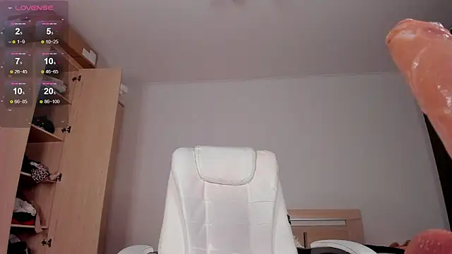 Snapshot of mirida_fox chatting on March 1, 12:28 am mirida fox online show from March 1, 12:28 am