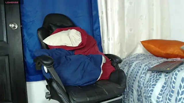 tizziano castillo  online show from March 13, 1:32 am