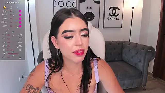 Snapshot of zoee_jackson chatting on December 28, 9:51 pm zoee jackson online show from December 28, 9:51 pm