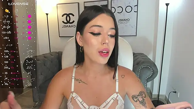 Snapshot of zoee_jackson chatting on December 29, 6:49 pm zoee jackson online show from December 29, 6:49 pm