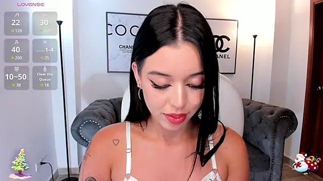 Snapshot of zoee_jackson chatting on December 29, 9:52 pm zoee jackson online show from December 29, 9:52 pm