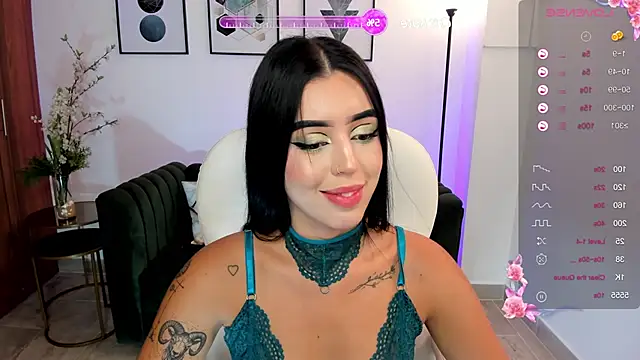Snapshot of zoee_jackson chatting on January 18, 6:43 pm zoee jackson online show from January 18, 6:43 pm