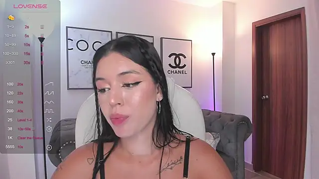 Snapshot of zoee_jackson chatting on January 20, 9:53 pm zoee jackson online show from January 20, 9:53 pm