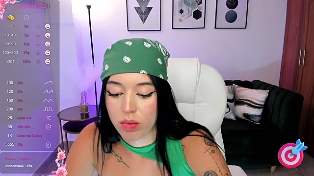 Snapshot of zoee_jackson chatting on January 24, 9:47 pm zoee jackson online show from January 24, 9:47 pm