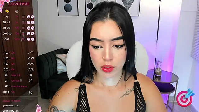 Snapshot of zoee_jackson chatting on February 5, 10:44 pm zoee jackson online show from February 5, 10:44 pm