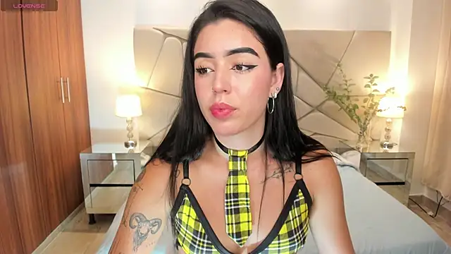 Snapshot of zoee_jackson chatting on February 20, 9:53 pm zoee jackson online show from February 20, 9:53 pm