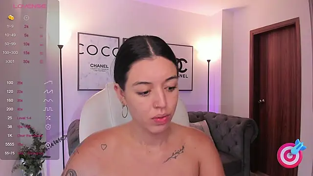 Snapshot of zoee_jackson chatting on March 1, 6:43 pm zoee jackson online show from March 1, 6:43 pm