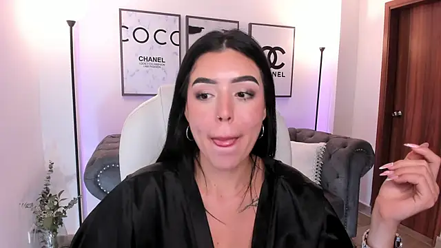 Snapshot of zoee_jackson chatting on March 22, 8:18 am zoee jackson online show from March 22, 8:18 am