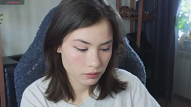 Snapshot of alicekiit chatting on February 4, 10:21 am alicekiit online show from February 4, 10:21 am