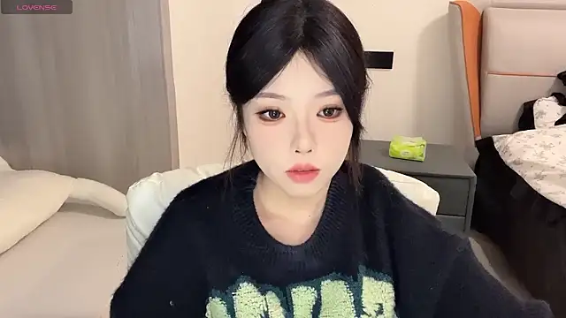 Snapshot of Q-ing chatting on December 18, 12:07 pm Q-ing online show from December 18, 12:07 pm