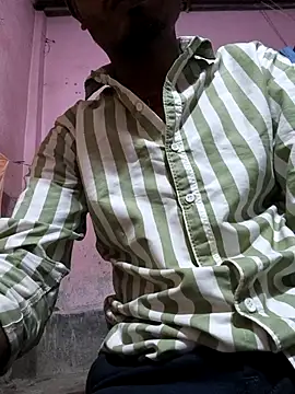 Snapshot of Barmab27 chatting on October 31, 11:39 pm Barmab27 online show from October 31, 11:39 pm