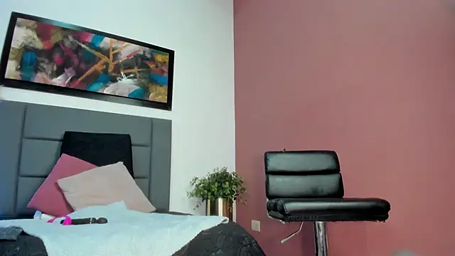 Snapshot of SabrinaWarrenn chatting on March 1, 12:23 pm SabrinaWarrenn online show from March 1, 12:23 pm