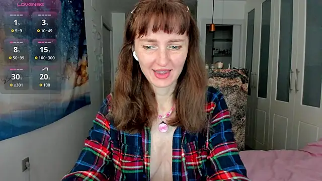 YourSexyNeighbour online show from December 15, 4:44 pm