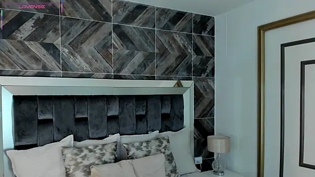 TaniaSmith1 online show from September 14, 11:04 pm