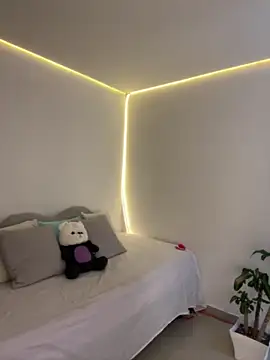 AmmyCollinsW online show from April 2, 8:39 pm