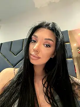 amirahylerr online show from January 8, 8:11 pm