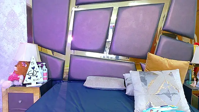 NicoleEsposito online show from April 13, 12:32 pm