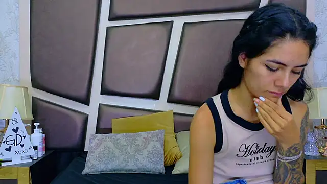 Snapshot of NicoleEsposito chatting on May 2, 12:10 pm NicoleEsposito online show from May 2, 12:10 pm