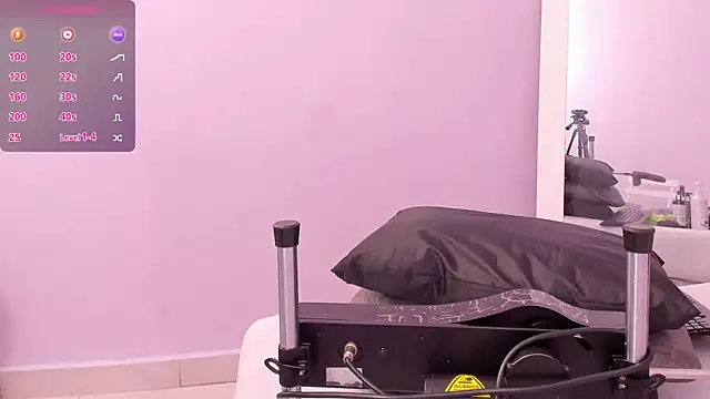 Maddyjohnsonn online show from December 10, 3:52 am