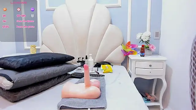 Maddyjohnsonn online show from January 10, 11:43 am