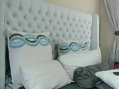Snapshot of Carocurvy chatting on March 13, 9:32 am Carocurvy online show from March 13, 9:32 am