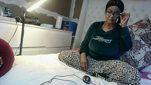Snapshot of Carocurvy chatting on September 9, 4:50 pm Carocurvy online show from September 9, 4:50 pm
