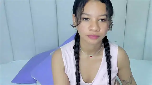 Snapshot of brithany_rousee chatting on February 13, 10:11 pm brithany rousee online show from February 13, 10:11 pm