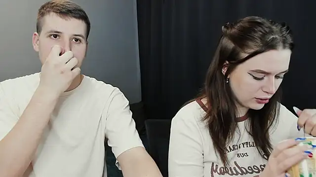 Snapshot of Pinku_kitsune chatting on February 11, 6:08 am Pinku kitsune online show from February 11, 6:08 am