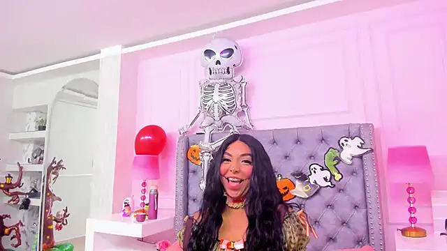 HaileeRoberts online show from October 18, 12:50 pm