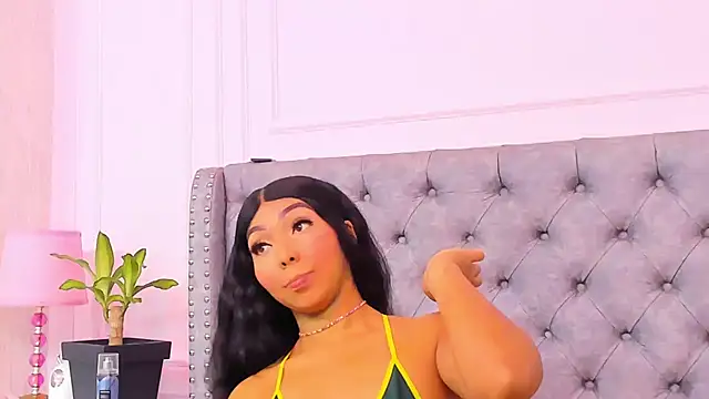 HaileeRoberts online show from January 18, 1:04 pm