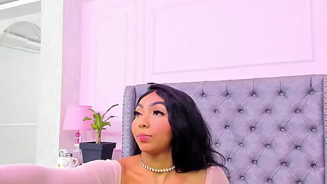 HaileeRoberts online show from February 1, 1:09 pm