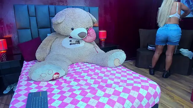 Snapshot of Dulcex69 chatting on February 11, 11:54 am Dulcex69 online show from February 11, 11:54 am