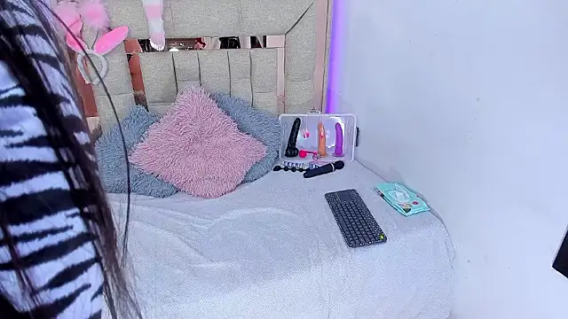 melody bonnet online show from March 5, 7:15 am