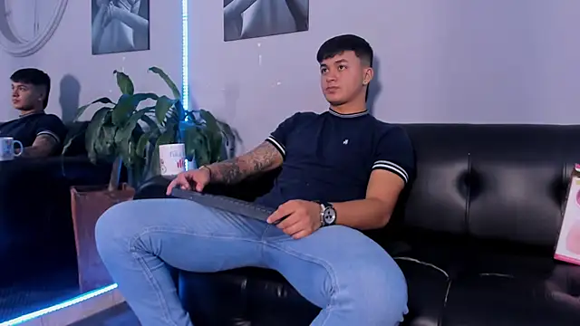 Cristopher strong online show from February 25, 2:11 pm