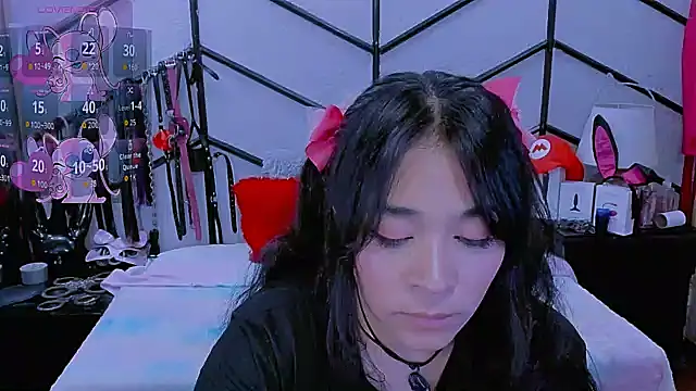 AlanaLuck online show from November 15, 8:05 pm