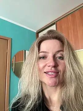 AlisonXCristal online show from April 14, 9:26 am