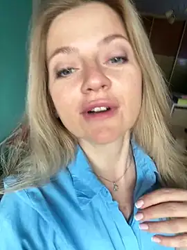 AlisonXCristal online show from April 15, 7:37 am