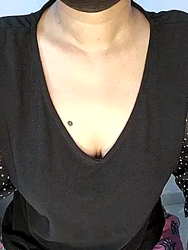 Snapshot of Ms_Neera chatting on February 19, 2:12 pm Ms Neera online show from February 19, 2:12 pm