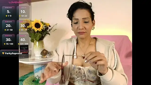 Elliee  online show from February 18, 4:16 pm