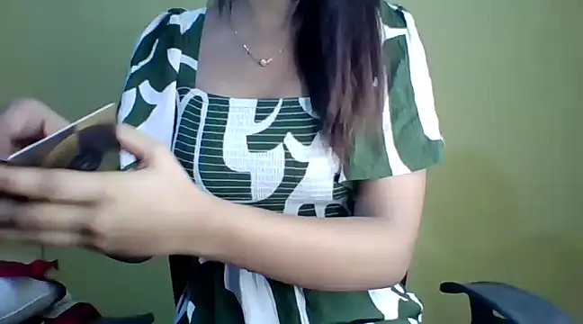 Snapshot of Nicole-wallace chatting on December 5, 3:59 am Nicole-wallace online show from December 5, 3:59 am