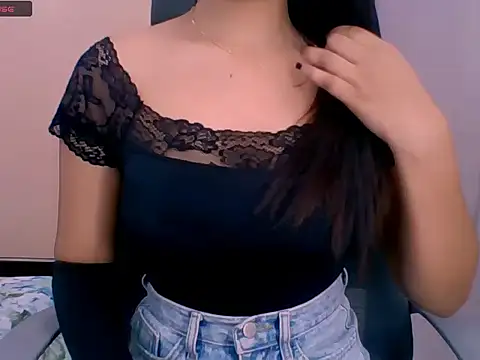 Snapshot of Nicole-wallace chatting on October 7, 4:37 pm Nicole-wallace online show from October 7, 4:37 pm