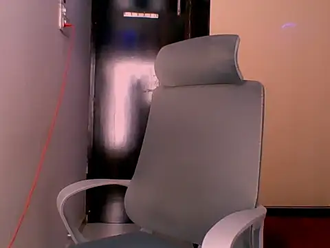 Snapshot of Nicole-wallace chatting on April 13, 5:29 pm Nicole-wallace online show from April 13, 5:29 pm