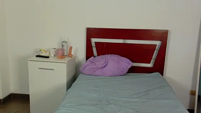 Snapshot of melody2429 chatting on December 3, 8:17 pm melody2429 online show from December 3, 8:17 pm